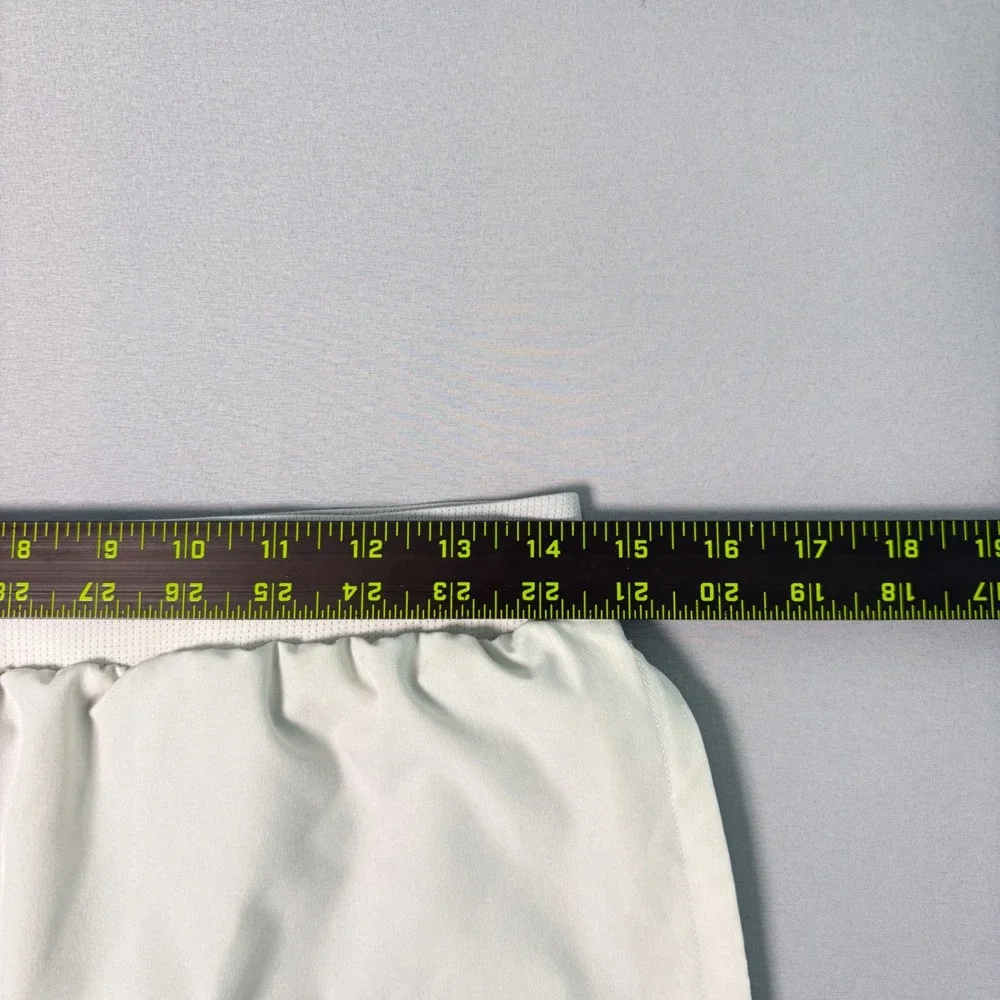 Fabletics Mens Active Training Shorts Off White Elastic Waist Pockets Size M 7in